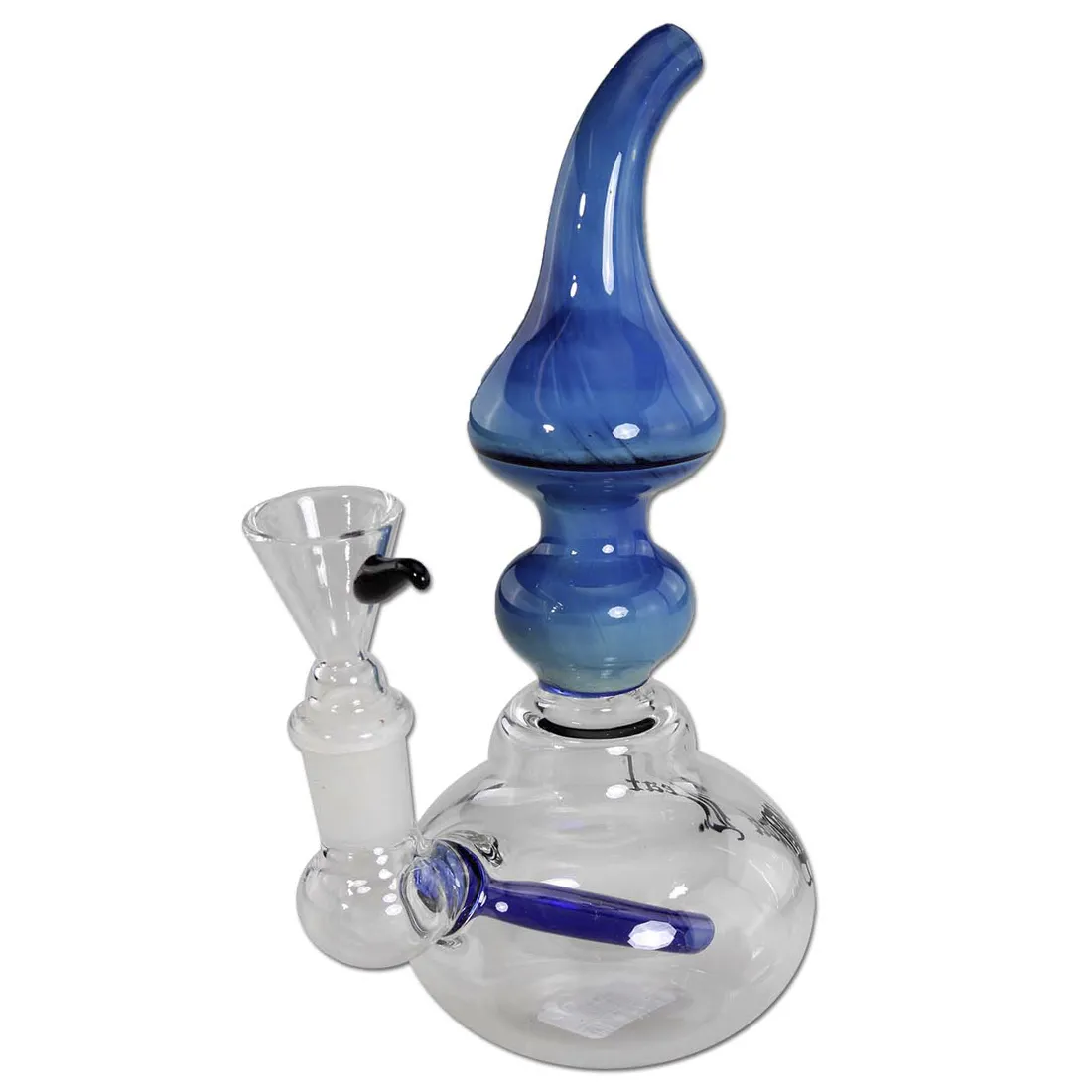 En sort glasbubbler med en glat overflade, der reflekterer lys og skaber en glinsende effekt. Den har en stiliseret bladform, hvor den ene side er buet og den anden flad. Bubblerens hals er forsynet med en lille åbning, og der er en blå detalje, der fremhæver designet. Det samlede udtryk fremstår elegant og moderne.