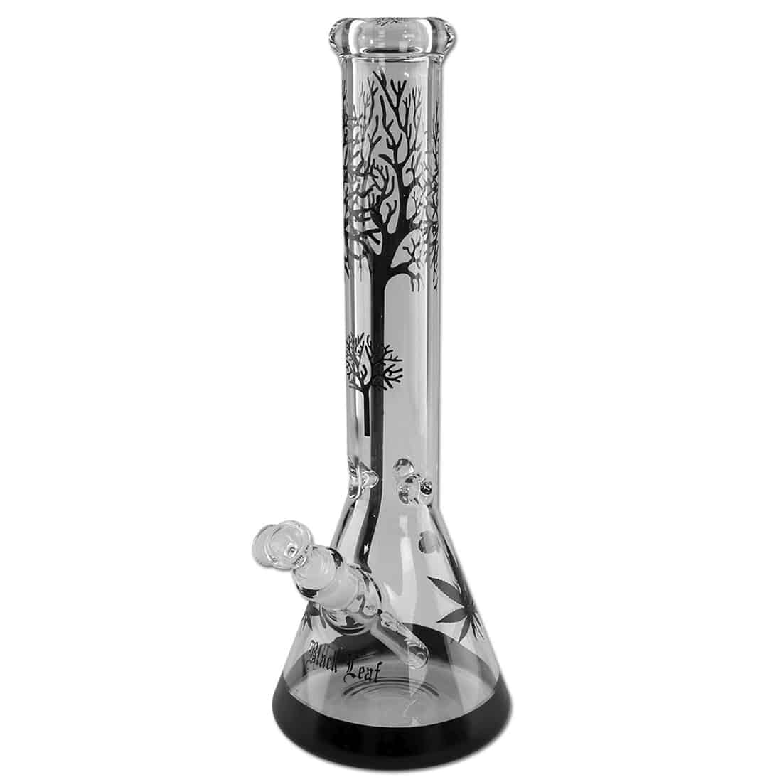 En sort glasskulptur i form af et blad, der strækker sig opad med en elegant, organisk form. Overfladen glitrer med en glat, blank finish, der fanger lyset. Bladets konturer er bløde og naturlige, mens den spidse top tilføjer en dynamisk dimension. Størrelsen er ca. 40 cm, hvilket giver en markant tilstedeværelse.