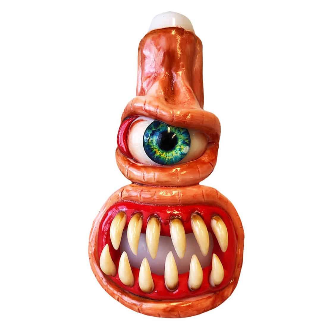 En glasvandskande har en karakteristisk oktopusform, fremstillet af klart glas med sorte og farverige detaljer. Den har flere grene, der ligner tentakler, og en rund krop, der giver et legende indtryk. Overfladen er glat med glitrende reflekser. Kanden har en bred åbning og en lille, rund munding, der afslutter designet.