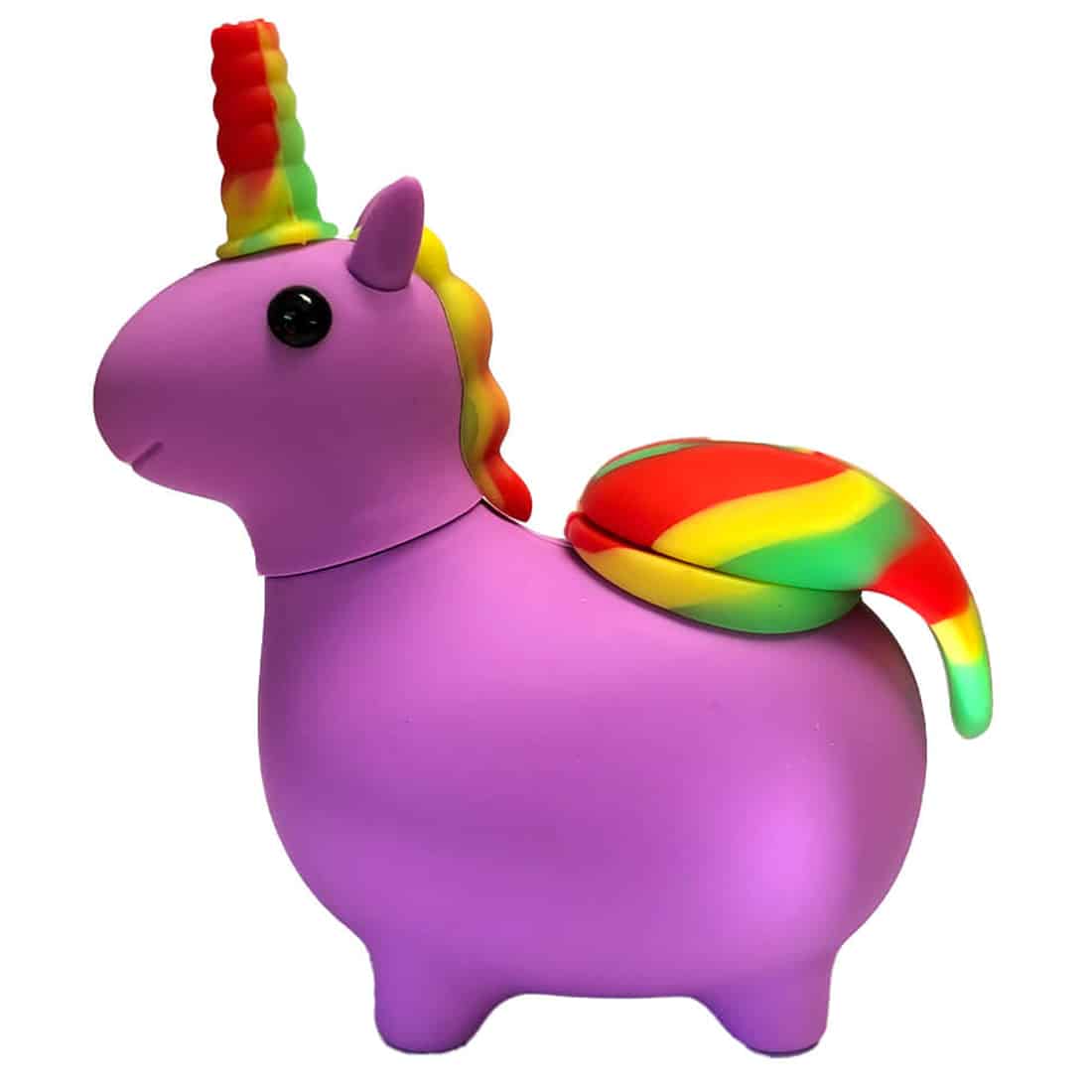 En sort silikonepibe i form af et får med en lilla enhjørning på ryggen. Piben har bløde, afrundede former og en mat overflade, der giver en behagelig tekstur. Fåret har detaljerede ansigtstræk og ører, mens enhjørningen prydes med en glitrende manke. Piben er 12 cm lang og har en sammenhængende farvepalette, der skaber visuel harmoni.