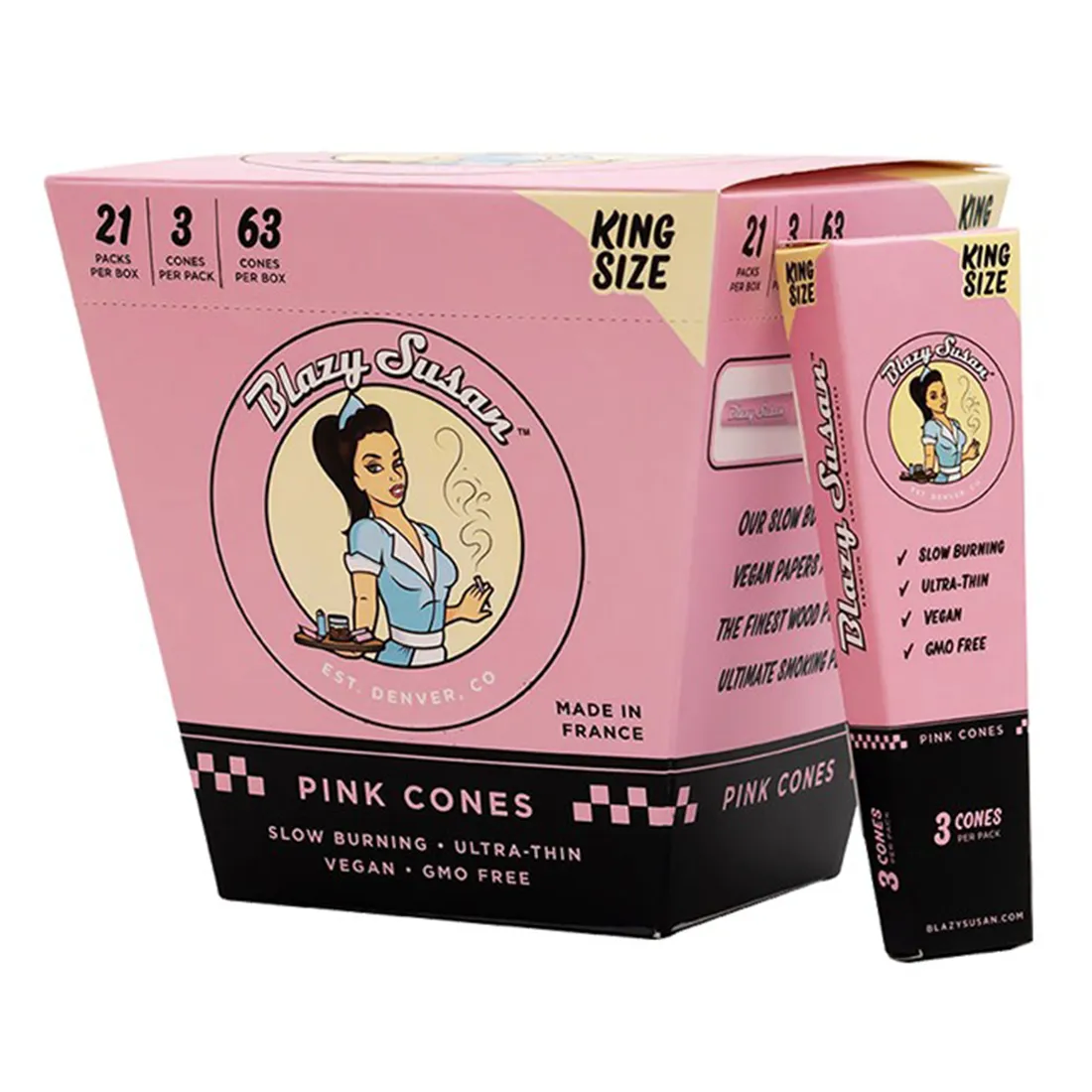 Tre koniske papirprodukter i en blød lyserød farve pryder overfladen. De er ensartede i størrelse og form, med en glat overflade og en let skinnende tekstur, der fanger lyset. Hver cone har en fin åbning i toppen og en bredere base, hvilket giver stabilitet. Der er ingen synlige logoer eller tekst på overfladen.