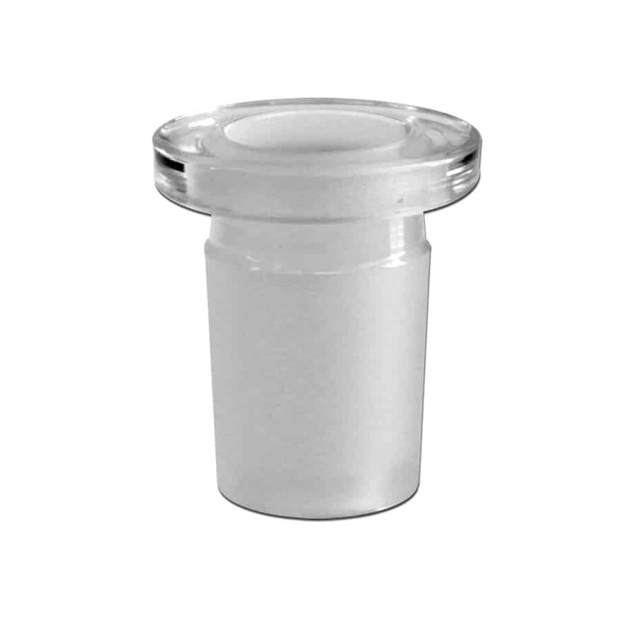 En adapter i metal med en sølvfarvet overflade pryder beskrivelsen. Den har en cylindrisk form med indvendige gevind i den ene ende og en flad, glat overflade i den anden. Adapteren har en tydelig indgravering med modelnummeret "SG 18" og "SG 14". Overfladen fremstår glat og reflekterende, hvilket indikerer høj kvalitet og holdbarhed.