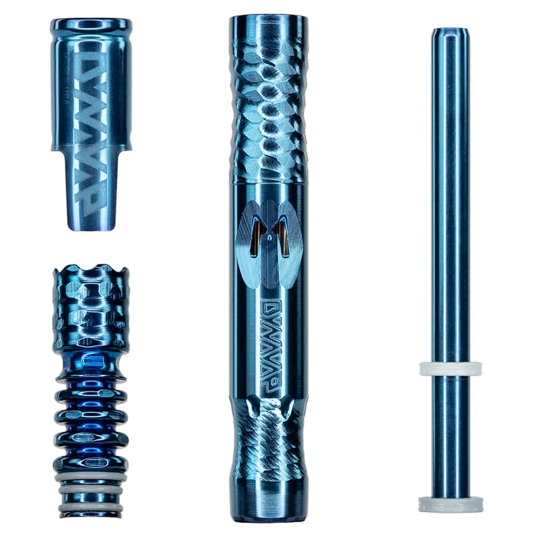 En håndholdt enhed med en slank, cylindrisk form, fremstillet af metal i en mørk, blank finish. Øverst er der en justerbar ventilationsåbning, der har en let buet kant. Midt på enheden ses præcise indgraveringer, mens bunden har en større, flad overflade. Farven er en dyb, mørkeblå med et metallisk skær.