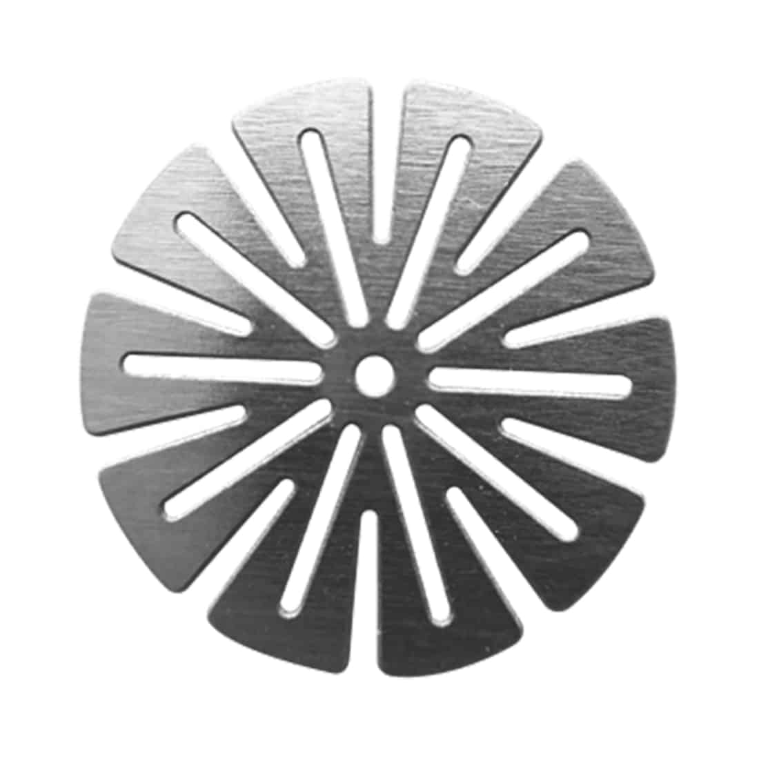 Tre cylindrisk formede, rustfrie stålplader med en glat, skinnende overflade. Hver plade har en perforeret struktur med små, runde huller, der skaber et ensartet mønster. Kanterne er let buede, hvilket giver en blødere profil. De tre plader er placeret tæt sammen, hvilket fremhæver deres ensartede dimensioner og materialets reflekterende egenskaber.