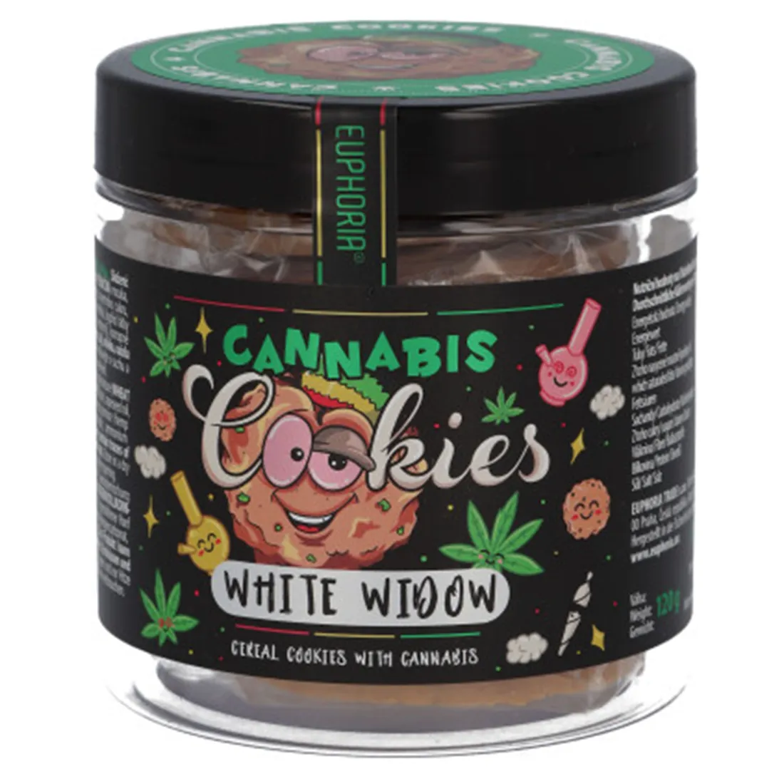 En klar, gennemsigtig beholder indeholder små, brune og gyldne cookies med en sprød overflade. Hver cookie har en ujævn form og synlige stykker af chokolade og nødder. Beholderen har en sort låg med en etiket, der viser grøn tekst og symboler relateret til cannabis. Bunden af beholderen er let buet, hvilket giver et elegant udtryk.