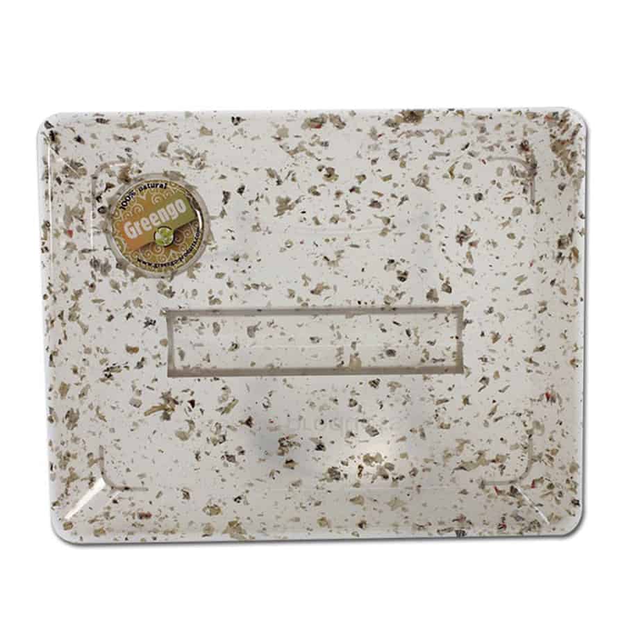 Et rektangulært rullebræt i en dyb grøn nuance pryder overfladen med et glat, matte finish. Brættet har afrundede hjørner og en let hævet kant, der indeholder et enkelt, stiliseret bladmønster. Overfladen viser en diskret tekstur, som giver indtryk af naturlige materialer. Kanten er ensartet og tydeligt defineret, hvilket skaber en elegant ramme.