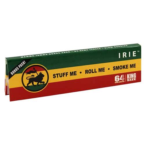 En stor, sort og hvid badehåndklæde med et ensfarvet design og et subtilt mønster. Håndklædet har en blød, frottéagtig tekstur, der indikerer høj absorberingsevne. Kanterne er forsynet med en enkel, hvid stikning, der giver en let kontrast. Håndklædet præsenterer sig i en rektangulær form, hvilket gør det praktisk til brug.