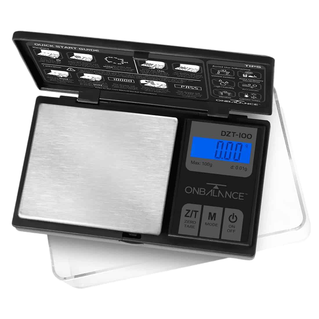 En firkantet pakke med en transparent plastikomslag præsenterer en sort og hvid etiket med tydelig tekst. Et vægtmål på 100 gram angives, samt et symbol for balance. Pakken har en glat overflade, mens etiketten har en mat finish. Farverne er en sort baggrund med hvid tekst og detaljer.