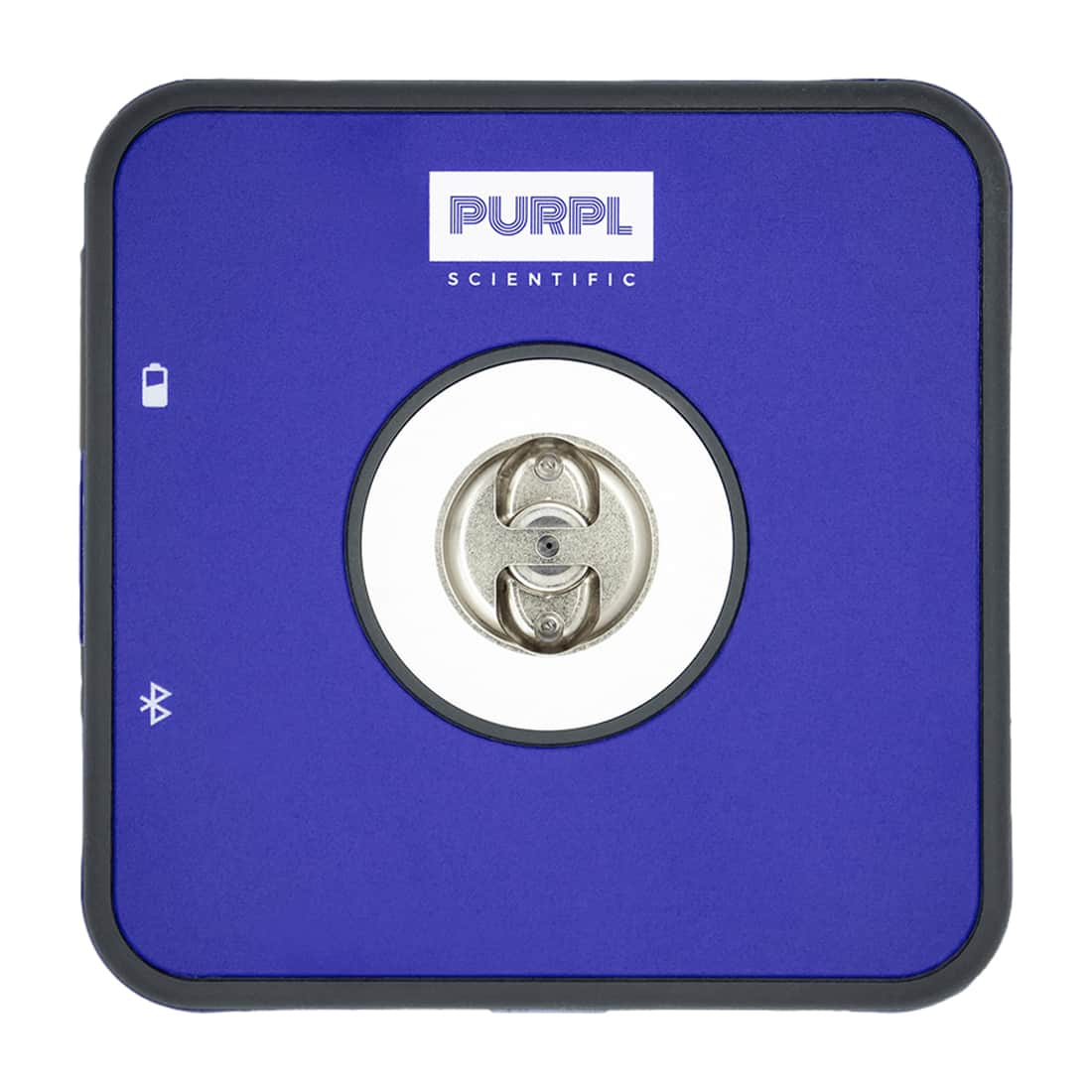 En sætning af kosmetiske produkter præsenteres i en sammenhængende opstilling. Emballagen er primært i nuancer af lilla, med glatte og matte overflader. Hver beholder har en ensartet form og størrelse, med tydelige etiketter, der angiver indholdet. Kapsler og pumper er synlige, og teksten er i hvidt, hvilket skaber kontrast mod den farverige baggrund.