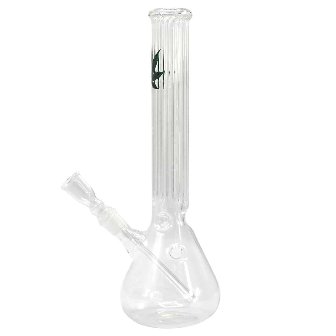 En høj, cylindrisk beaker i klart glas med en kapacitet på 39 cm. Beakeren har en let konisk form, der svinder ind mod bunden, og overfladen er glat med en let refleksion. Den har en dekorativ grøn bladformet detalje, der strækker sig op ad siden. Kanten er skarp og præcist udformet, hvilket giver et elegant udtryk.