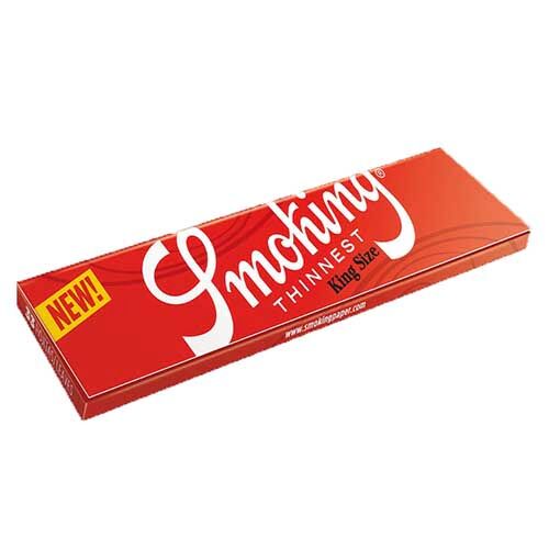 Et langt, smalt papirstrimmel i lys beige farve præsenterer sig med en glat overflade og let gennemsigtig struktur. Papiret er indpakket i en enkelt, farverig emballage med grafiske elementer, der inkluderer en logo-agtig illustration og produktinformation. Kanten er skarp og præcis, hvilket indikerer en høj kvalitet. Mønsteret er enkelt og stilrent.