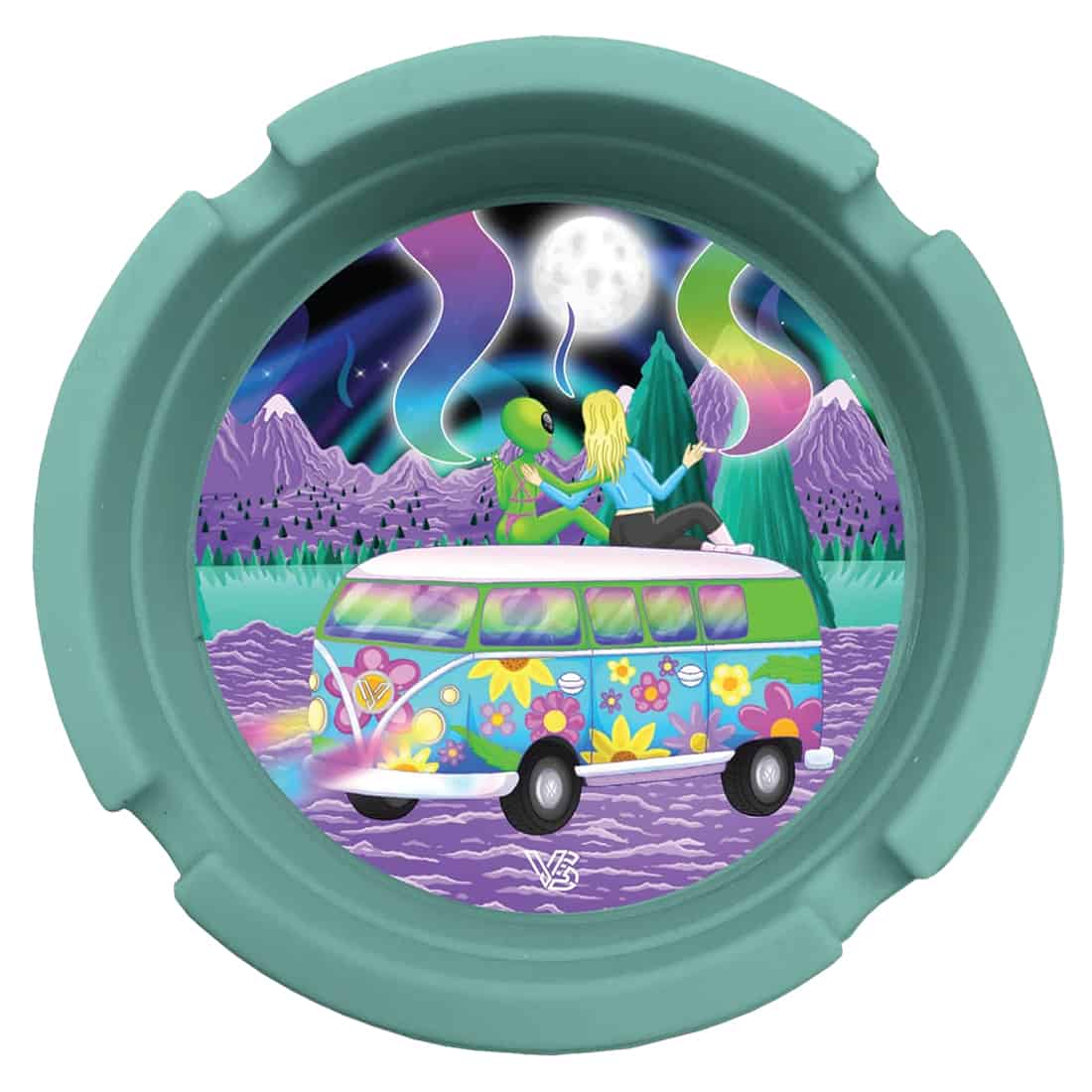 Et askebæger i silikone præsenteres med en rund form og en diameter på 80 mm. Det har en blød, fleksibel tekstur og en ensartet, mat overflade uden synlige mønstre. Farven er en lys nuance af grøn, og bægeret har en opadvendt kant i en let buet form. Der er ingen synlige knapper eller symboler.