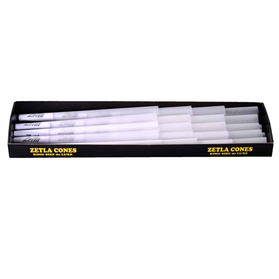 En pakke indeholdende 20 cones i king-size format, præsenterer sig med en glat, hvid overflade og en let gennemsigtig plastemballage. Cones er rullet i en konisk form med en ensartet tykkelse. Øverst er åbningen bredere, mens bunden er smalere, hvilket skaber en elegant silhuet. Emballagen er prydet med farverige grafik og tekst, der angiver produktets navn.