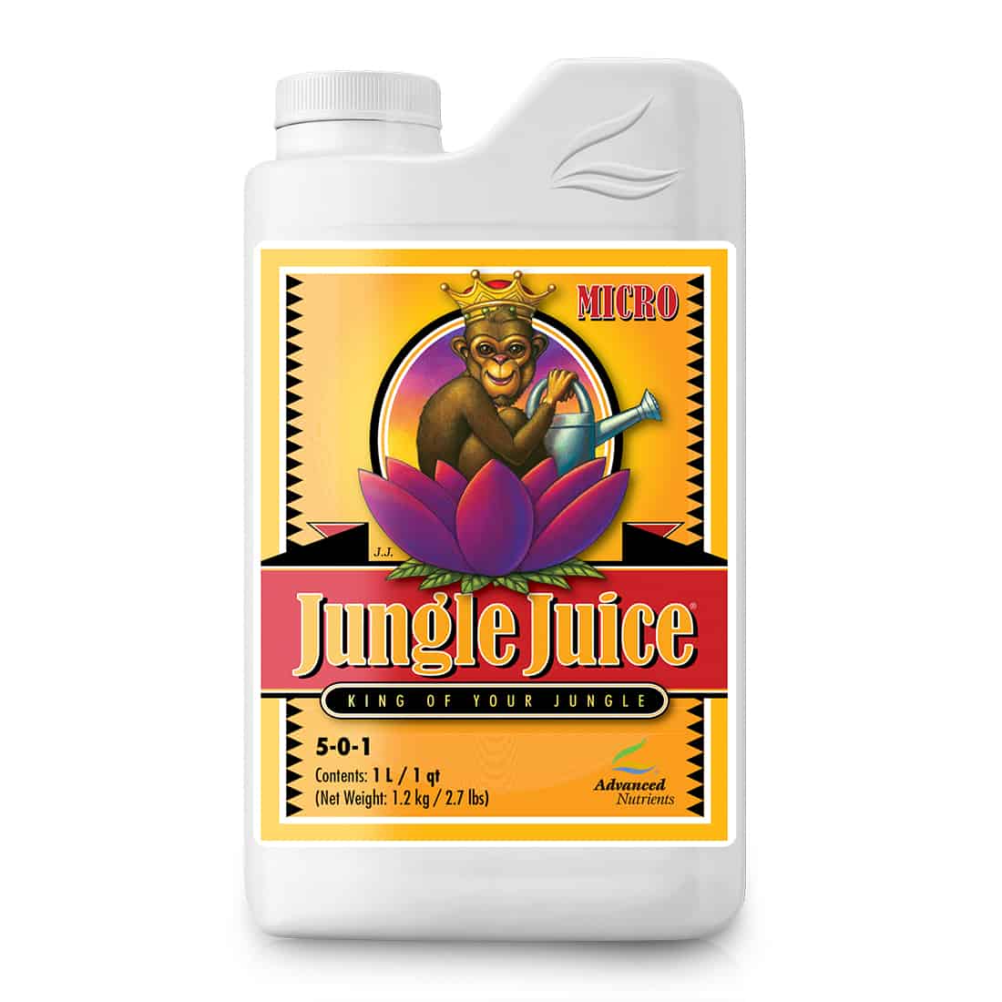 Flasken er cylindrisk med en mørkeblå farve og en blank overflade. Etiket med grøn og hvid tekst pryder fronten, hvor produktnavnet "Jungle Juice Micro" fremhæves. Flaskens låg er sort med en praktisk hældetud. Baggrunden er neutral, hvilket fremhæver flaskens detaljer og farver. Der er tydelige grafiske elementer og symboler relateret til plantepleje.