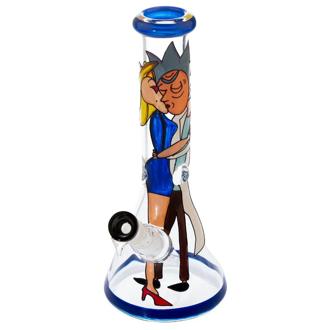 En høj, transparent bong i klart glas med en slank, cylindrisk form. Den har en bred bund og en smal hals, der ender i en let krumning. Beholderen er dekoreret med en sort, logo-lignende grafik. Der er en nedadgående perkolator, der skaber flere vandkamre. Kanten er glat, og der er en skål til tobak i toppen.