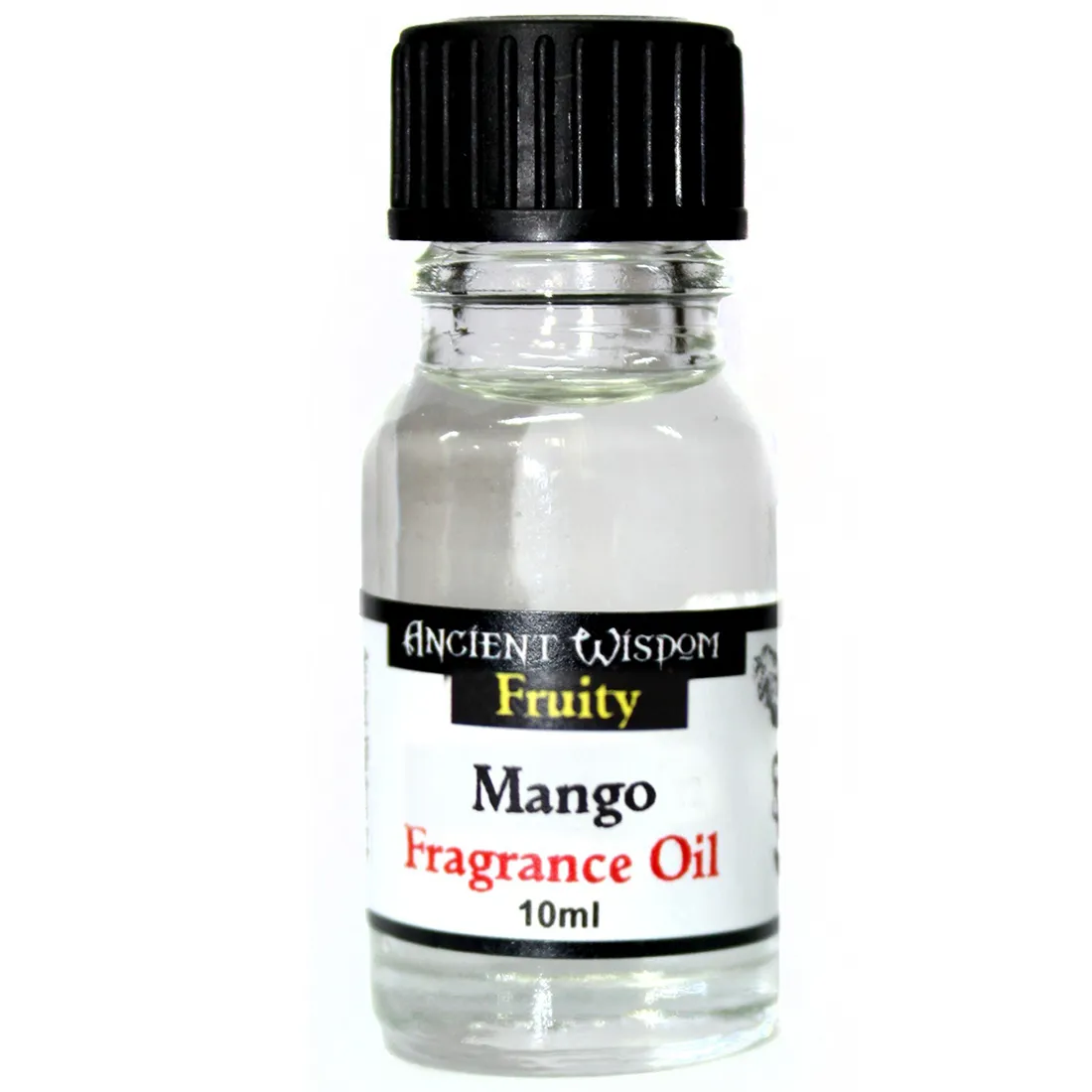 En transparent flaske med en mørk, gyldenbrun duftolie. Flasken har en rund form og en sort, skruehætte. Etiket på flasken er hvid med sort tekst, der angiver produktets navn og indhold. Flasken står på en lys overflade, og olien har en glinsende overflade, der reflekterer lyset. Flaskens indhold ser klart og ensartet ud.