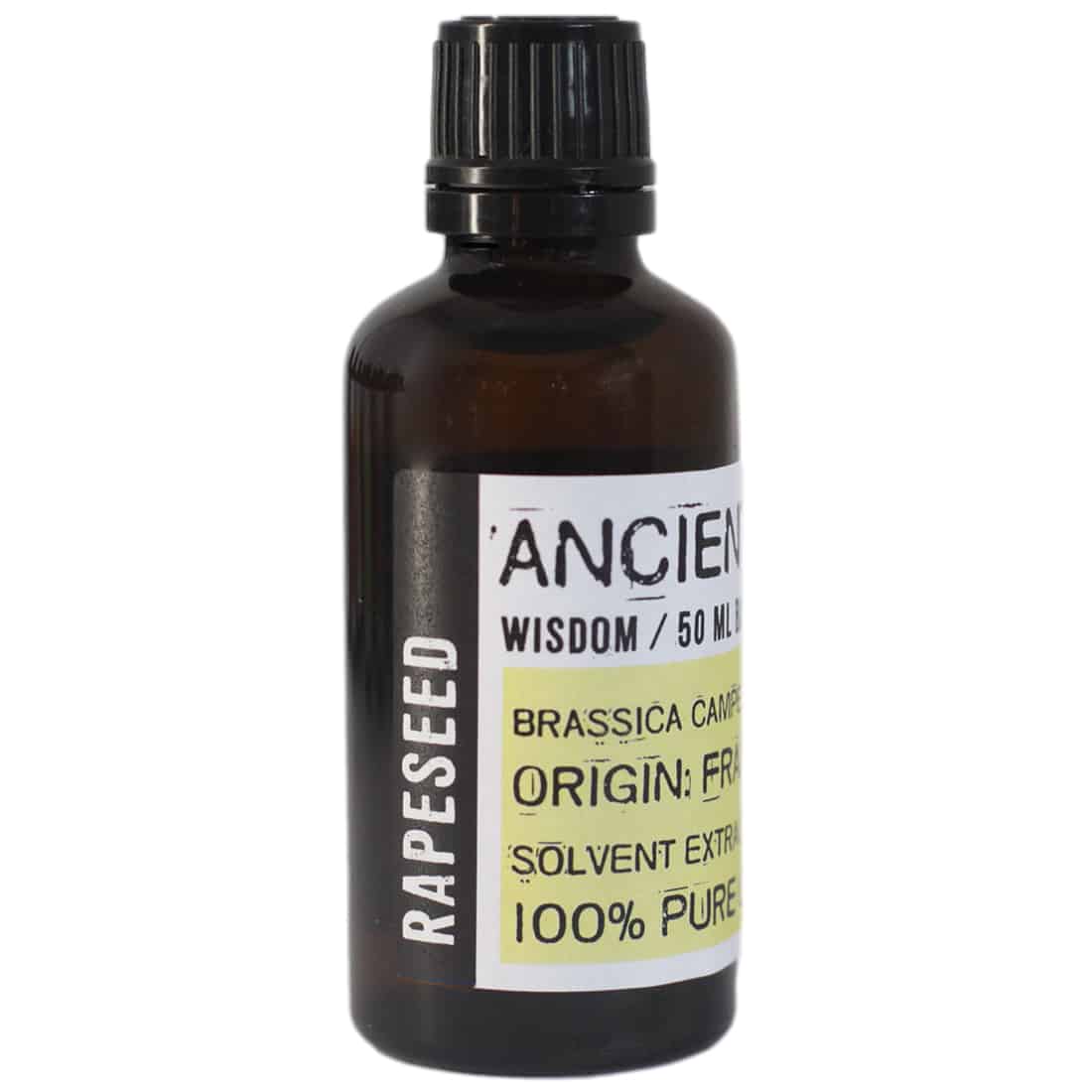 En gennemsigtig flaske med en rund form rummer en gyldenbrun væske. Flaskens etiket er hvid med sort tekst, der angiver produktets navn og indhold. Korkproppen er mørk og giver en kontrast til flaskens klare glas. Et lille logo pryder etiketten, og flasken står på en lys overflade, der reflekterer et svagt lys.