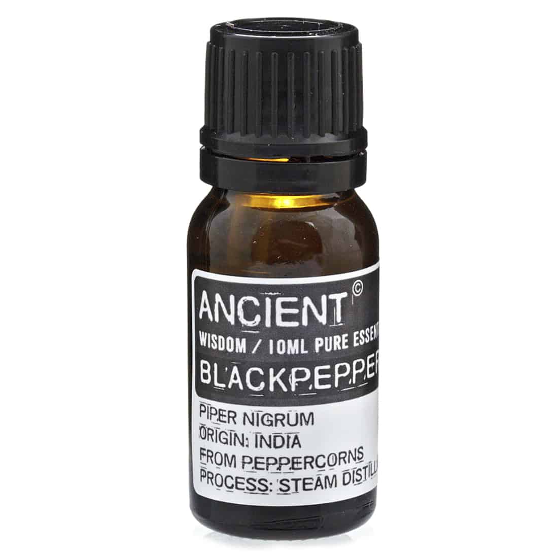 En lille, mørk glasflaske med en sort skruelåg fremstår elegant. Flaskens etiket er hvid med sorte tekst, der angiver produktnavnet og indholdet. Låget er glat og har en let struktur. Flasken indeholder en klar, næsten farveløs væske, der let reflekterer lys. Baggrunden er neutral, hvilket fremhæver flaskens detaljer.