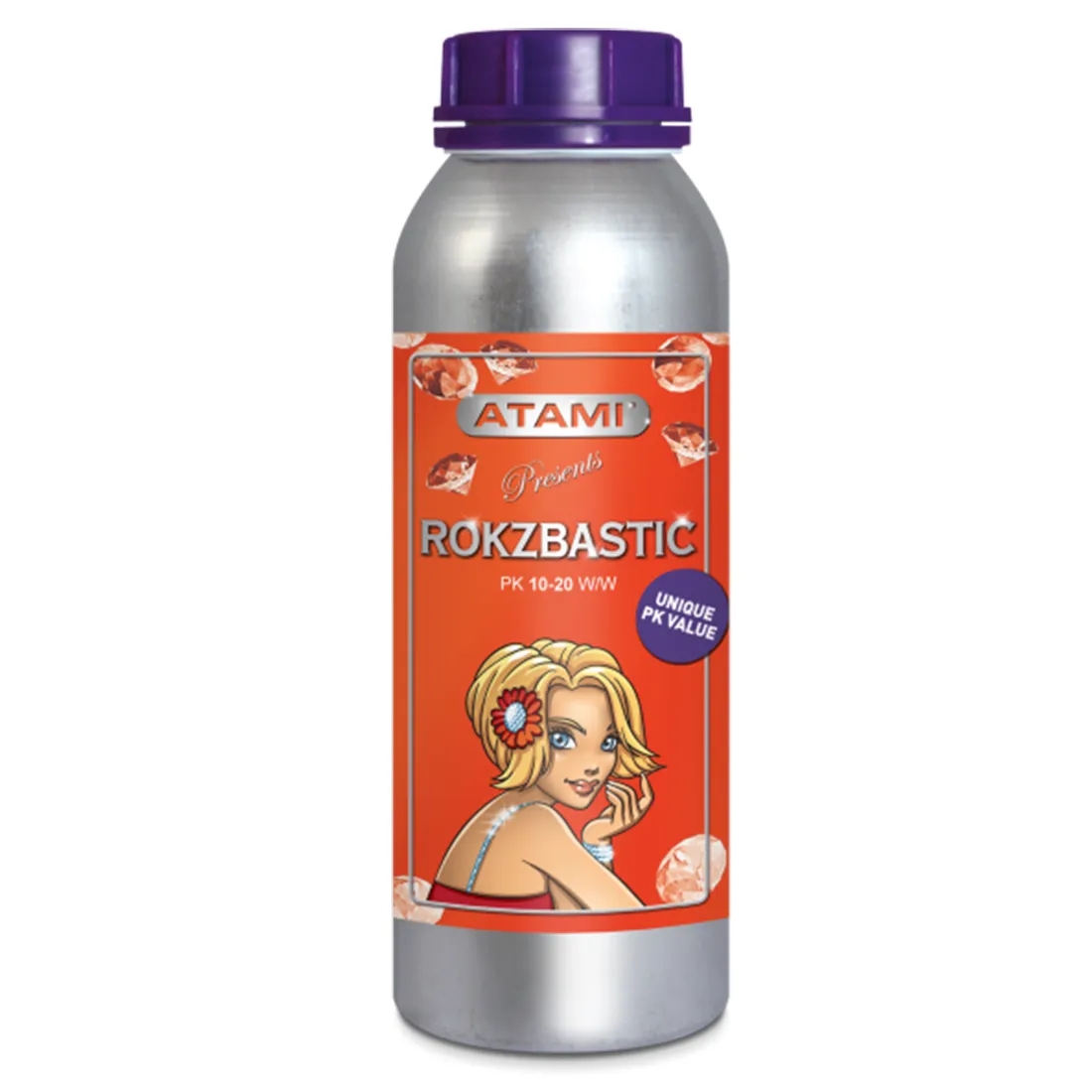 En stor plastflaske i klar farve, med en grå etiket prydet af grønne og sorte detaljer. Flasken har en rund form og en bred hals, der afsluttes med en sort skrueprop. Et tydeligt logo er placeret centralt på etiketten, som også indeholder tekst i sort og grøn. Flaskens overflade er glat, og den er fyldt med en lysebrun væske.