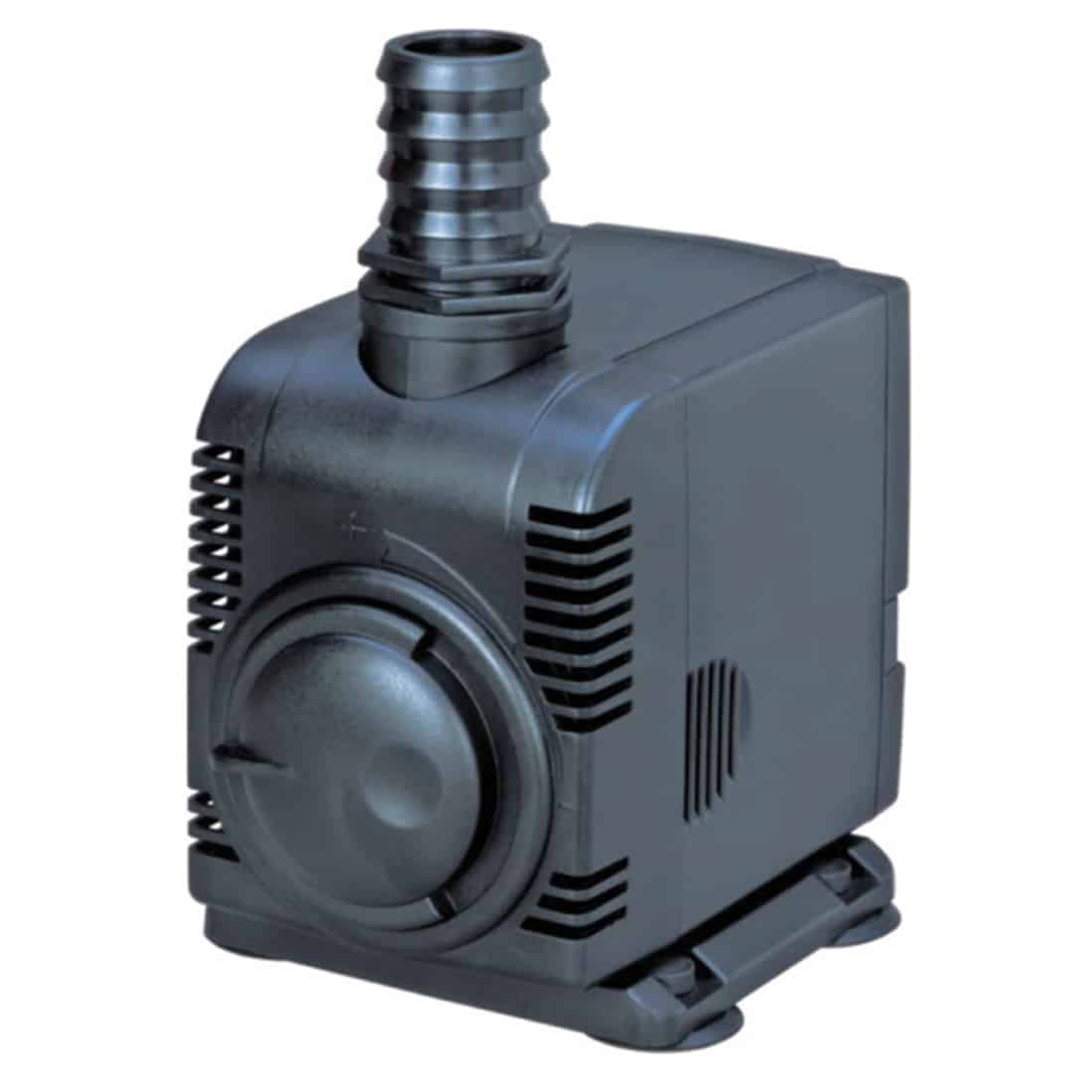 En justerbar vandpumpe præsenteres med en sort plastikhus og en glat overflade. Pumpen har en cylindrisk form med en diameter, der skråner mod toppen. På forsiden sidder et drejeknap, der muliggør justering af pumpens kapacitet. En slangeport i bunden tilsluttes en slange, mens en elektrisk ledning strækker sig fra en side.