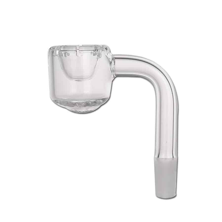 En transparent glasbanger med en klar, glat overflade og en rund skål, der er designet til at holde varme. Bangerens kant er let buet, og den har en indbygget perkolator, der skaber bobler. Farven er hovedsageligt klar med en subtil blålig nuance. Skålen er dyb og bred, hvilket giver plads til materialer.