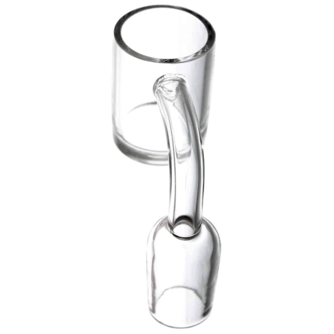 En dabbing banger i klart borosilikatglas præsenteres med en krum, skarp kant og en bred, flad bund. Den har en glasrør, der strækker sig opad og ender i en lille, rund åbning. Overfladen er glat og gennemsigtig, hvilket giver mulighed for at se indholdet. Farven er klar, og der er ingen synlige dekorationer.