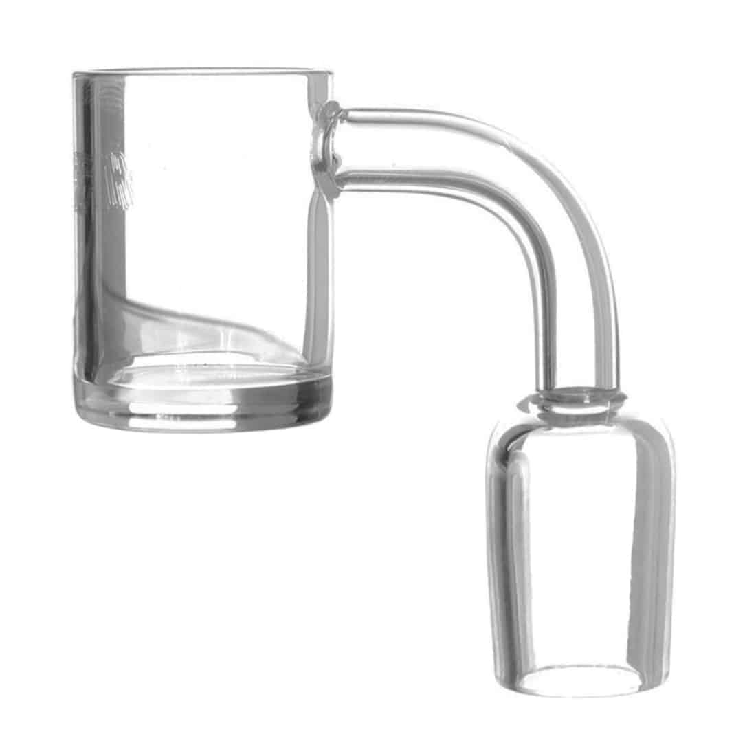 En transparent glaskonstruktion med en rund bunde og en hævet, buet hals præger objektet. Farven er klar, hvilket fremhæver de indvendige detaljer. Der er en lille åbning i toppen, mens bunden har en flad, stabil base. Overfladen er glat med let glans, og der er et diskret logo prægning på siden. Formen er organisk og funktionel.