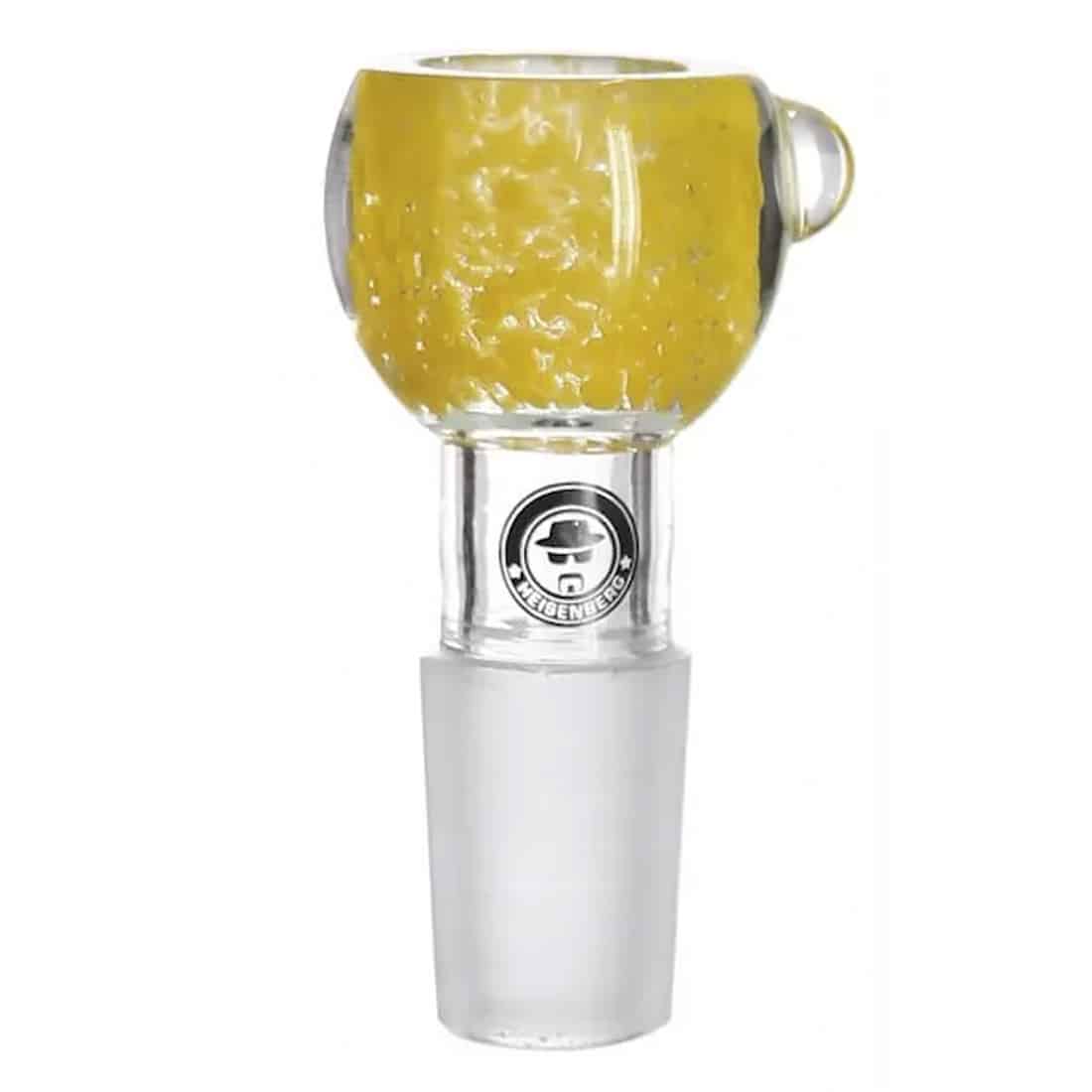 En skål med en glat, rund form præsenterer sig i en lys gul farve. Overfladen er blank og reflekterer lys, hvilket skaber en livlig glans. Skålen har en dybde, der gør den ideel til at rumme indhold. Indvendigt er der en subtil tekstur, mens kanten er let afrundet, hvilket bidrager til det samlede design.