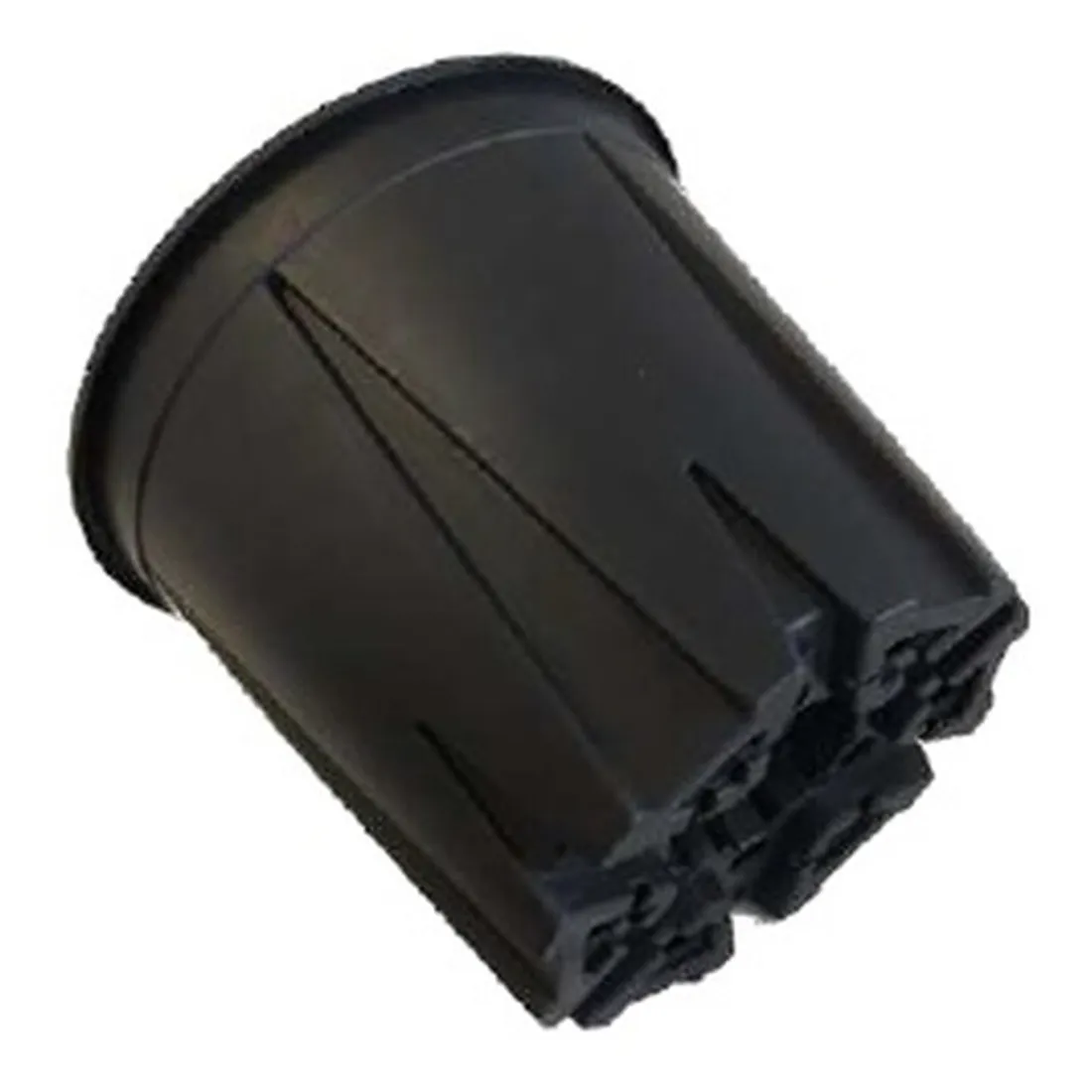 En rund potte med en glat, mat overflade præsenterer sig i en lys, grå farve. Den har en ensartet, cylindrisk form med en bredere åbning foroven. Bunden er flad, hvilket giver stabilitet. Potten er fremstillet af keramik og har en subtil tekstur, der tilføjer dybde til det minimalistiske design.