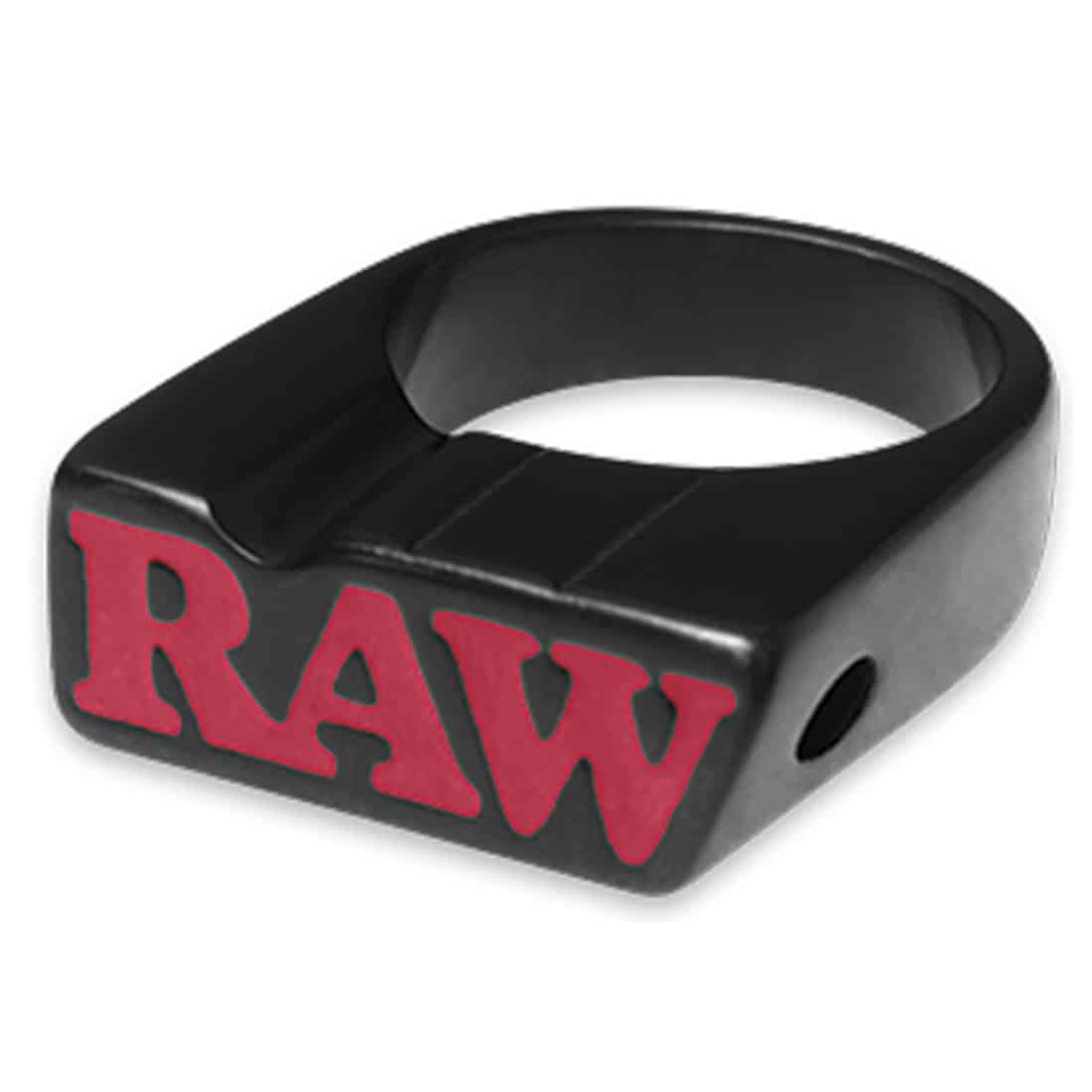 En sort smoker ring i rustfrit stål præsenterer en glat, mat overflade med en let buet form. Ringen har en jævn tykkelse og er uden synlige samlinger. Den indvendige kant er poleret, hvilket skaber en kontrast til den matte yderside. Materialet reflekterer lys svagt, hvilket giver en elegant finish.