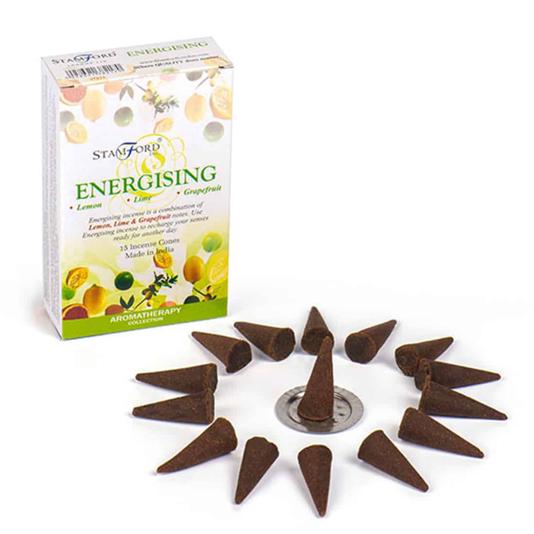 En pakke med 15 kegleformede røgelseskegler præsenteres i en neutral papæske. Keglerne er farvet i nuancer af brun, grøn og beige, med en glat overflade og en spids top. Æsken er prydet med en enkel og stilfuld grafik, der angiver produktets navn og type. Den har en mat finish, der giver et elegant udtryk.