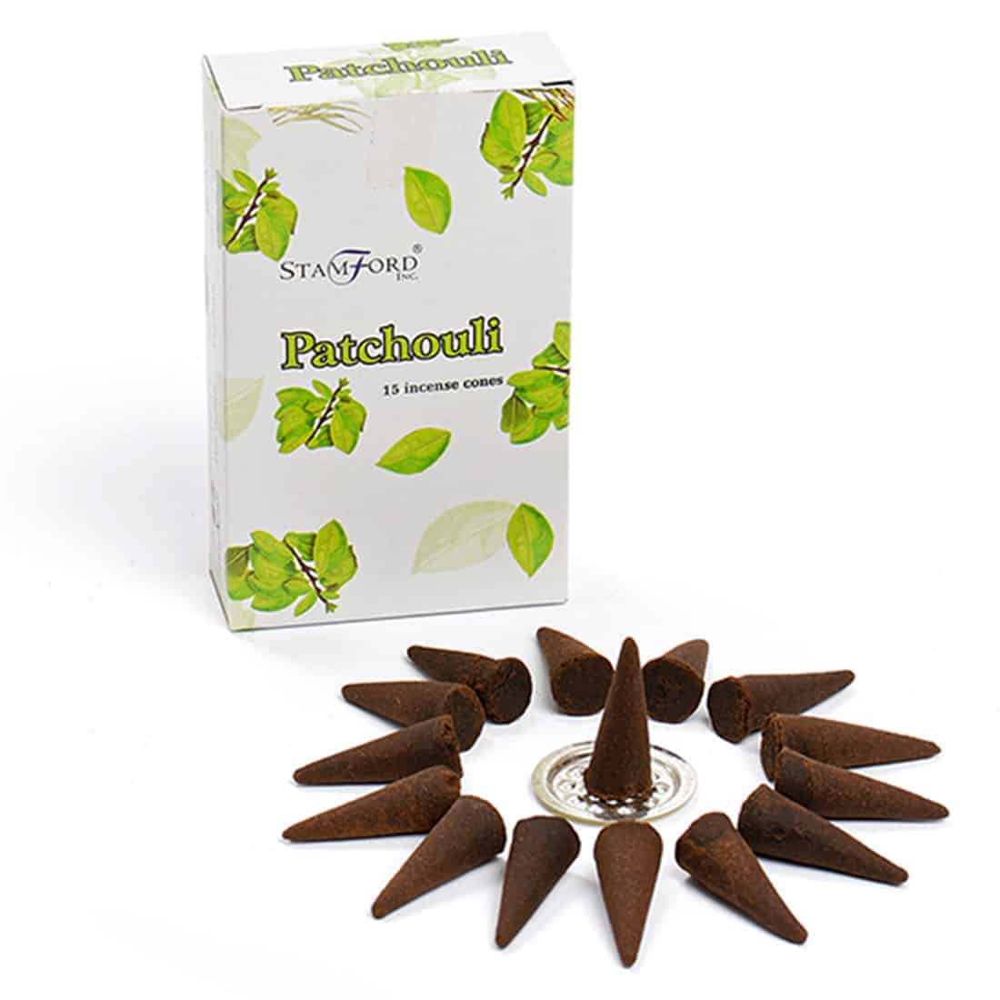 En pakke med 15 kegler af røgelse præsenteres i en rektangulær form. Keglerne har en konisk form og er fremstillet af en mørk, granuleret substans, der fremstår i nuancer af brun og mørkegrøn. Emballagen er illustreret med et enkelt design, der inkluderer et elegant mønster og et skriftligt navn i en letlæselig, mørk farve.