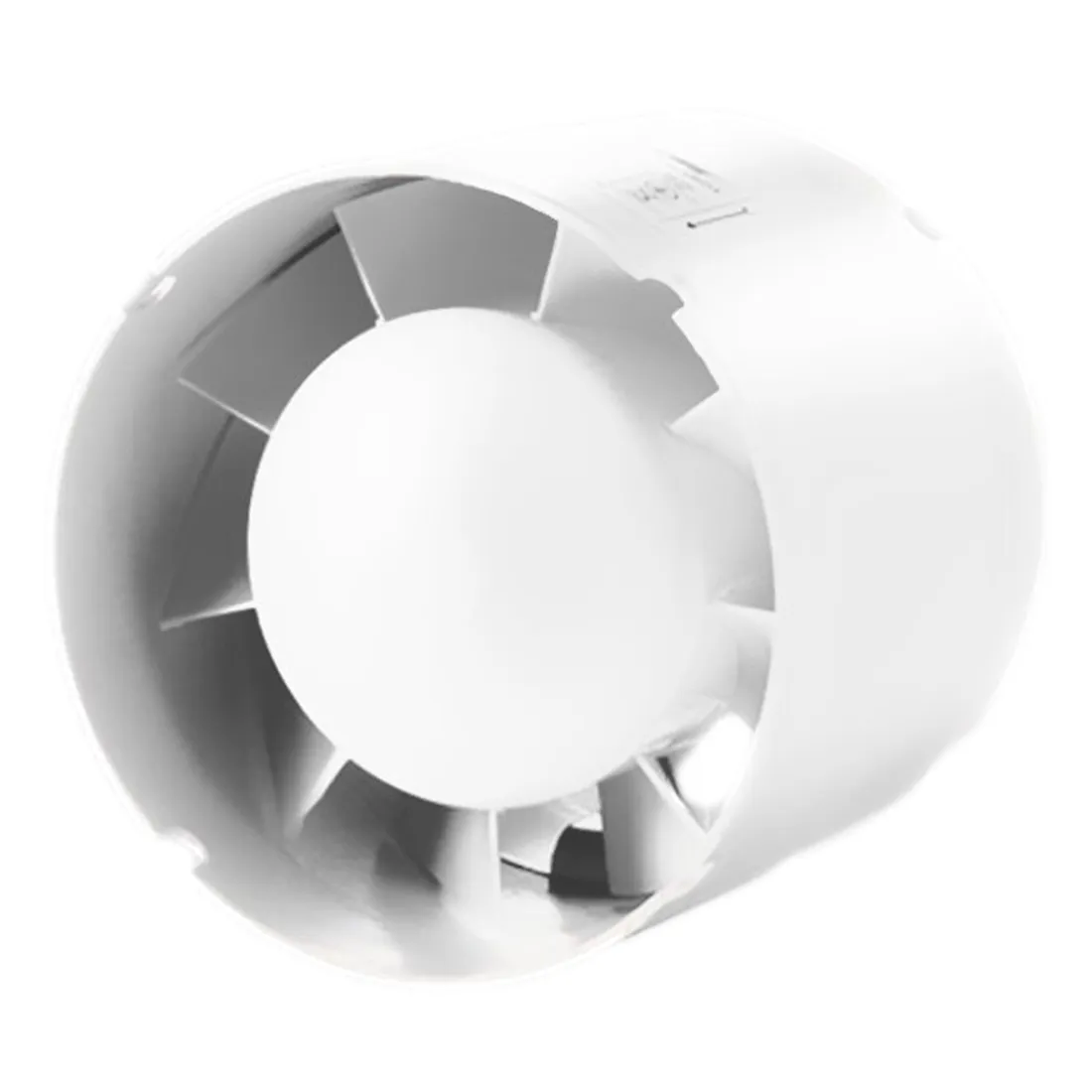 Axialventilator med en rund, flad frontplade i sort plast, prydet med et centralt gittermønster. Bladene er konstrueret af let metal og har en sølvfarvet finish, der reflekterer lys. Omløbsrøret er cylindrisk og har en mat overflade. Ventilatorens yderkant er forsynet med en gummibelægning, der sikrer tætning og reducerer vibrationer.