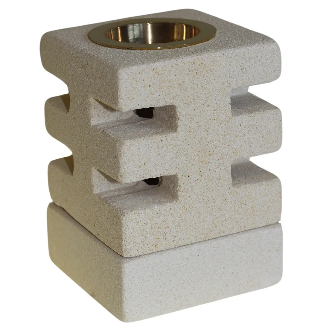 En abstrakt sten i nuancer af grå, sort og hvid præsenterer en ujævn overflade med naturlige teksturer og mønstre. Stenen har skarpe kanter og en let glans, der fremhæver dens unikke former. Oliebrænderen er placeret centralt, med en åbning til vægen og en skål til olie, der giver en harmonisk balance mellem natur og funktionalitet.