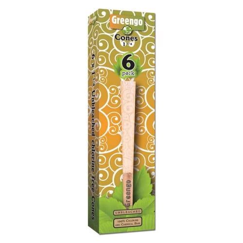 Seks kegler i forskellige farver, herunder grøn, blå, orange, gul, rød og lilla, står oprejst på en flad overflade. Hver kegle har en konisk form med en glat overflade og en spids top. Farverne er klare og mættede, og keglerne har en ensartet, mat finish uden synlige mærker eller teksturer.