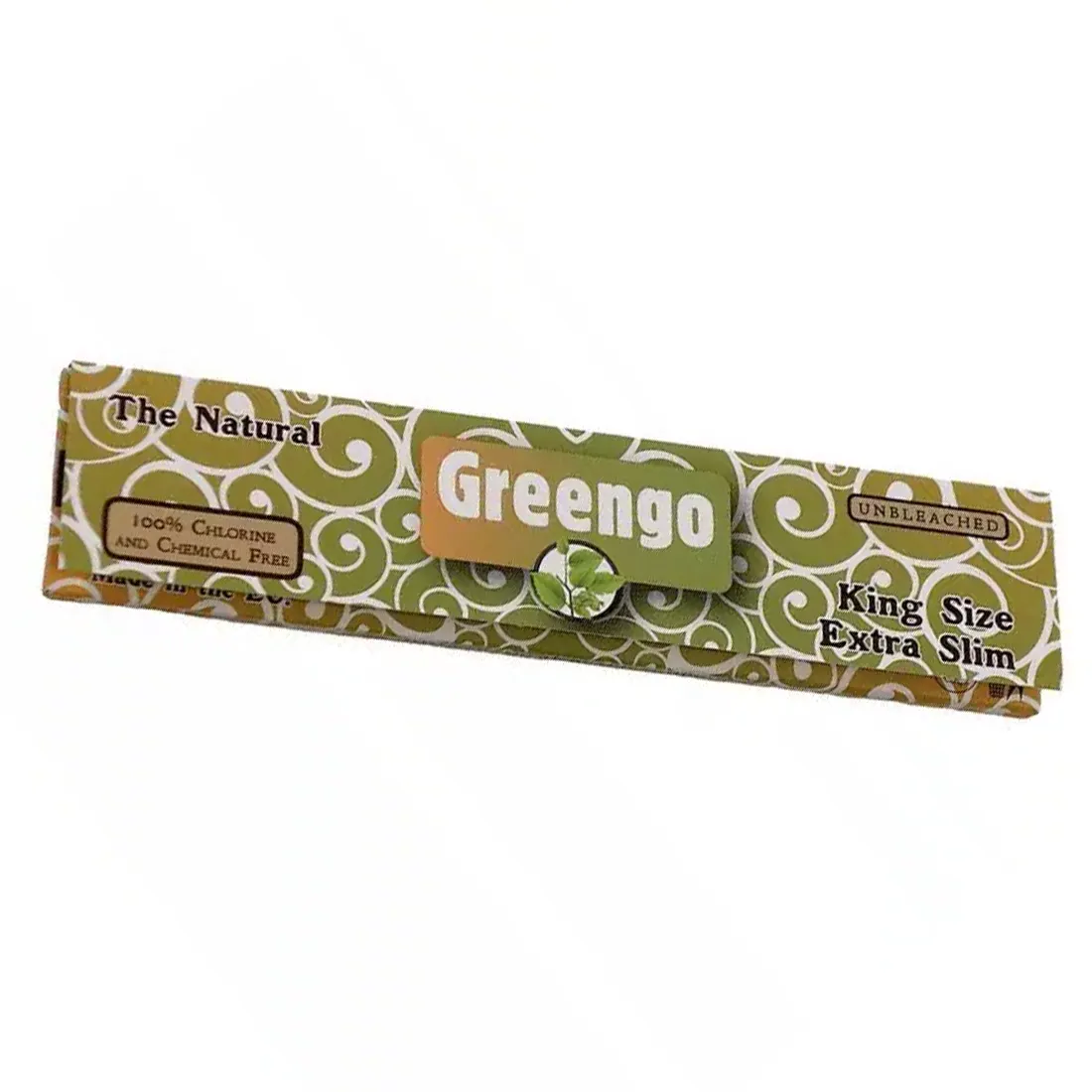 En pakke med grøn og hvid emballage præsenterer sig med en lang, slank form. Forsiden viser tydeligt navnet "Greengo" i hvid skrift, omkranset af grønne elementer. Teksten "King Size Extra Slim" står i en mindre skrifttype under navnet. Overfladen er glat, og emballagen har en mat finish, hvilket giver et moderne udtryk.