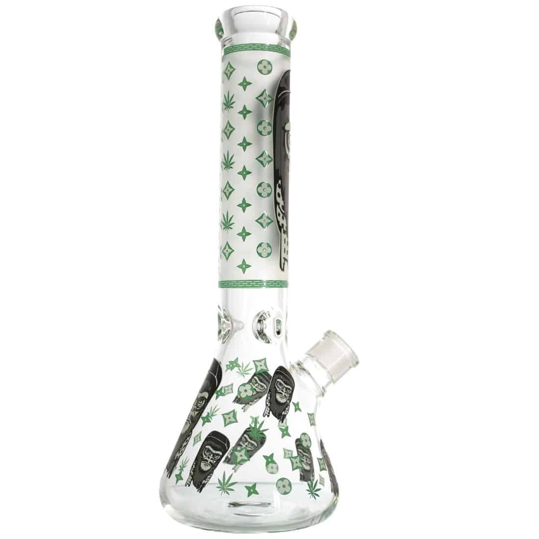 En grøn, glinsende apefigur med en glat overflade fremstår i en stående position. Figuren har store, udtryksfulde øjne og en bred mund, der giver den et livligt udtryk. Det detaljerede ansigt har tydelige træk, herunder en kort snude og veldefinerede ører. Apen har en let krum ryg og en hale, der bøjer elegant.