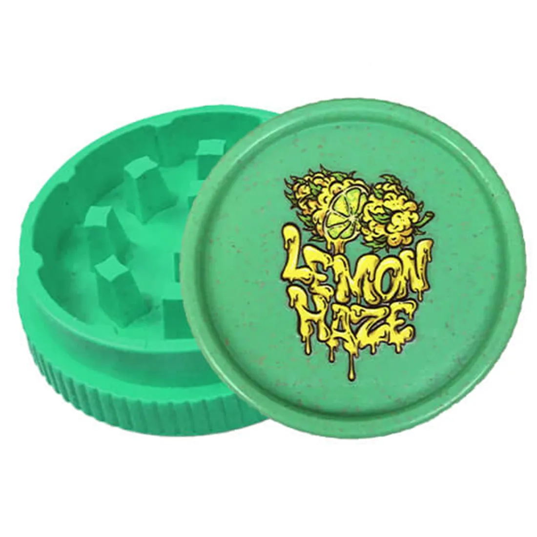 En rund, flad krydderkværn med en diameter på 53 mm. Den har en mat overflade i en lys grøn farve med en subtil tekstur. Kværnen er opdelt i to sektioner, og der er små tænder inden i, der er designet til at male urter. Låget har et skridsikkert greb, hvilket giver et godt hold.