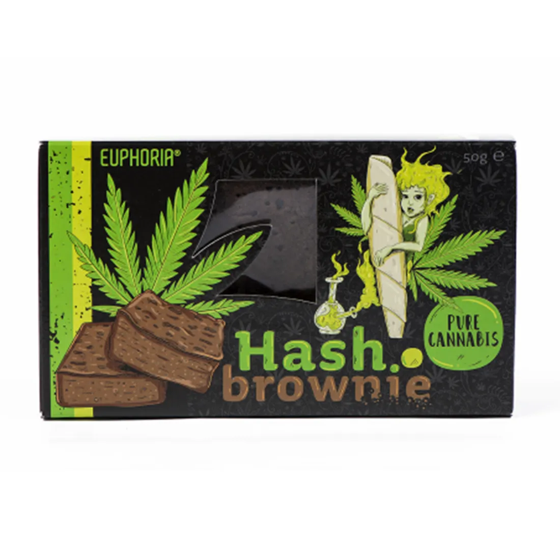 En firkantet brownie med en dyb chokoladebrun farve præsenterer sig med en let glat overflade, der er dækket af små krummer og et par sprøde kanter. Den er skåret i ensartede stykker, hvor teksturen fremstår kompakt og let fugtig. Overfladen bærer spor af glans, hvilket indikerer en fedtholdig konsistens. Ingen synlige mærker eller tekst.