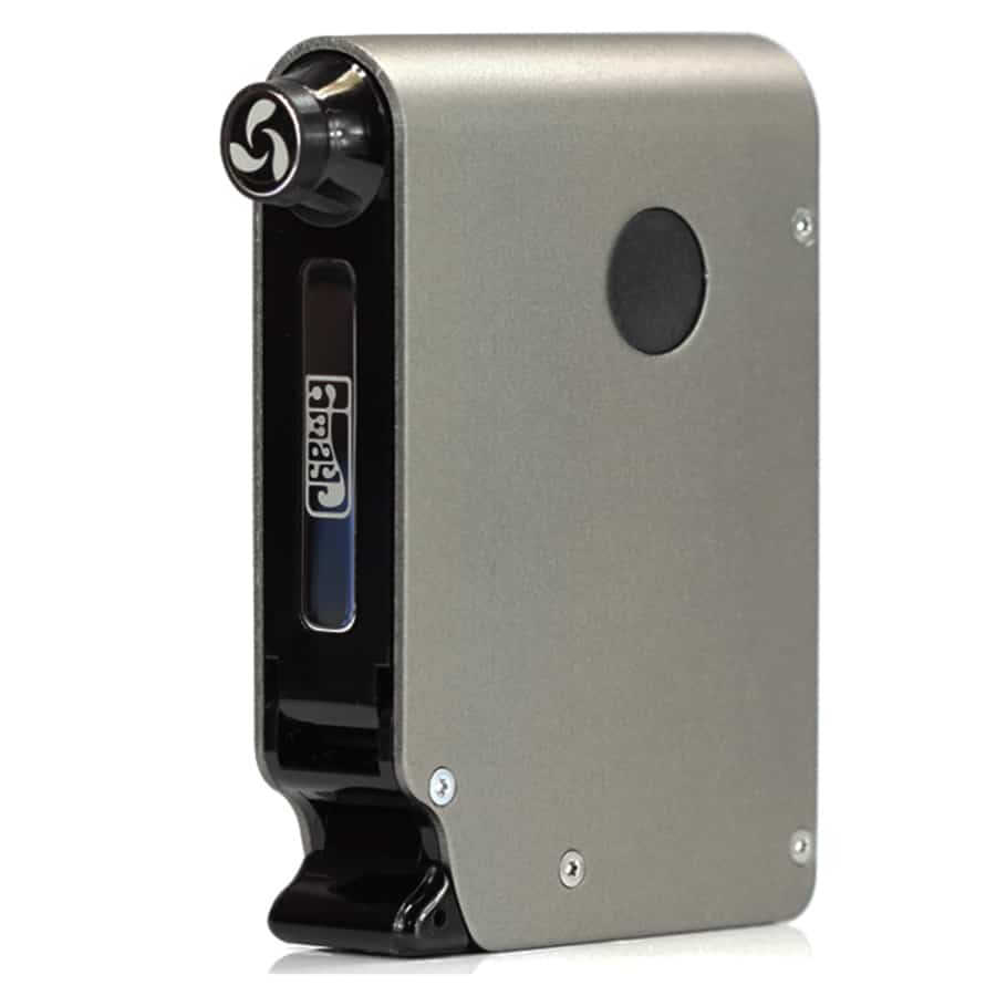 En elektrisk grinder præsenteres i en grå nuanceret overflade med en mat finish. Den har en cylindrisk form og en kompakt størrelse, hvilket gør den let at håndtere. Øverst er der en gennemsigtig beholder til opbevaring af malet materiale, mens en drejeknap i sort placerer sig på siden. En slank powerknap øverst tilføjer et minimalistisk design.