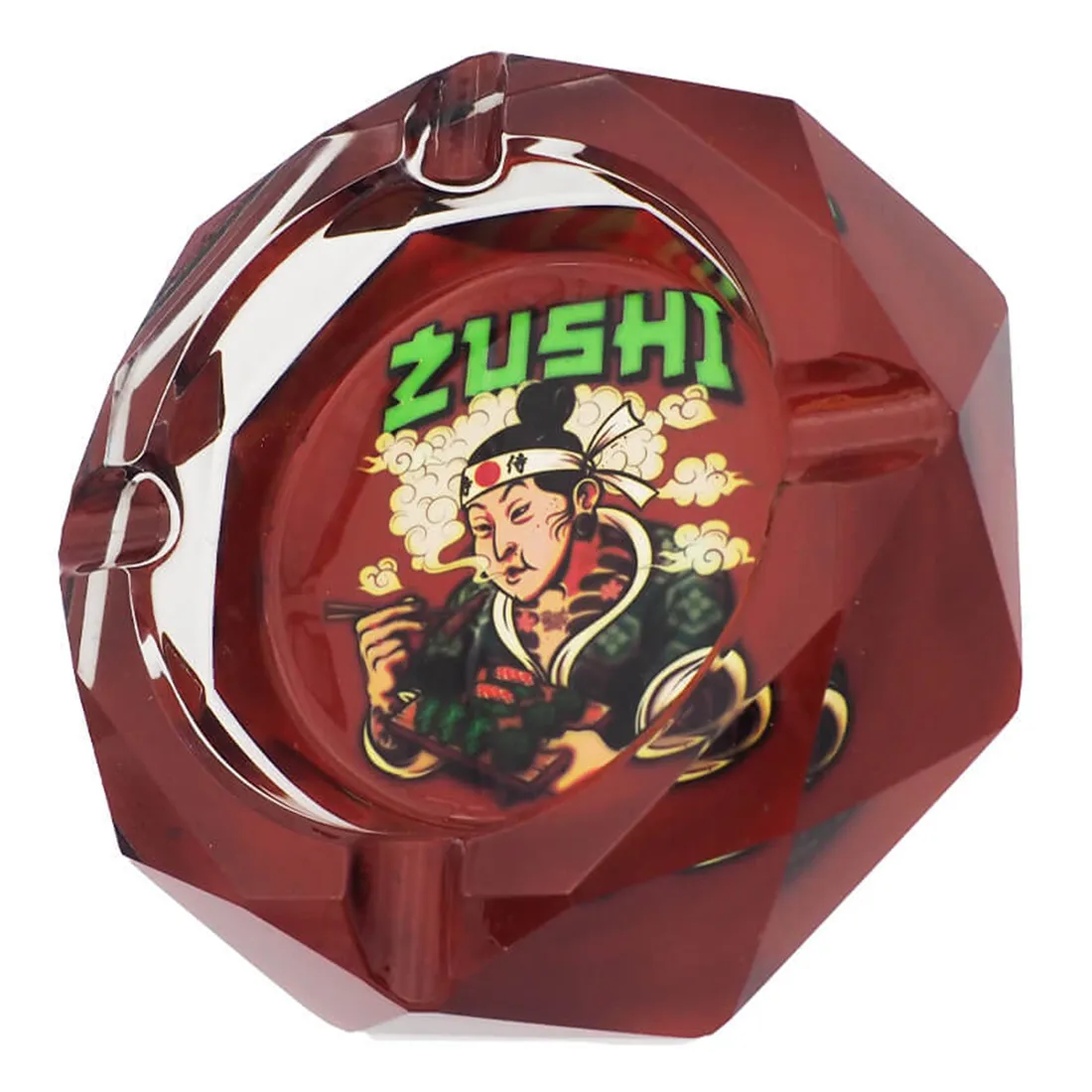 En rund askebæger med en glat, gennemsigtig krystaloverflade. Den har en tykkelse, der giver en solid fornemmelse, og kanterne er let afrundede. I midten findes der en dyb indgravering, der skaber en subtil refleksion. Farven er klar, hvilket fremhæver de naturlige urenheder og mønstre i krystallen. Bægeret har en elegant, minimalistisk stil.