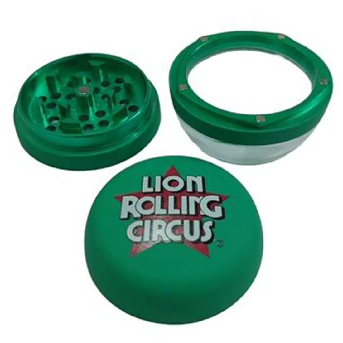 En turkis farvet kvadratisk kværn med en metallisk finish pryder overfladen. Kværnen har en diameter på 53 mm og er udstyret med små, skarpe tænder indvendigt, der er designet til at male urter. Kværnens overflade har en glat tekstur, mens kanten er letbuet. Der ses en lille knap på toppen til åbning og lukning.