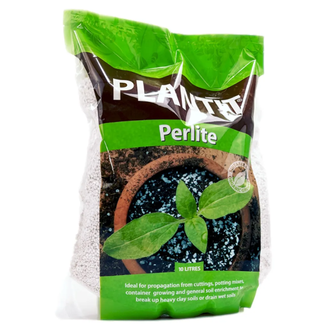 Hvidt, let og porøst perlite fylder en gennemsigtig plastikpose. Materialet har en kornet tekstur med små, uregelmæssige kugler, der varierer i størrelse. Posens lukning er en simpel, sølvfarvet zip-lås, mens etiketten pryder den ene side med grønt og sort tekst. Baggrunden er lys, hvilket fremhæver perlitens klare hvide farve.