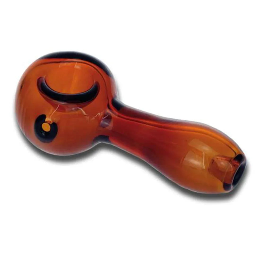 En brun glas pibe med en glat og gennemsigtig overflade. Piben har en let buet form, der afsluttes i en slank mundstykke. Den er prydet med subtile nuancer af mørkebrun og gennemsigtig glas, hvilket skaber en elegant kontrast. Detaljer som en tynd, sort ring afslutter mundstykket, hvilket giver et sofistikeret udtryk.