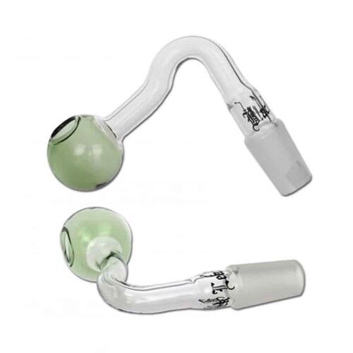 En sort glas banger med en glat overflade præsenterer sig med en rund, flad bund og en opadgående, skrå væg, der ender i en åbning. Den har en grøn silikonebeskyttelse omkring indgangen, hvilket tilføjer farve og blødhed til objektet. Bangeren har et enkelt, moderne design uden synlige knapper eller symboler, med en tydelig fokus på funktionalitet.