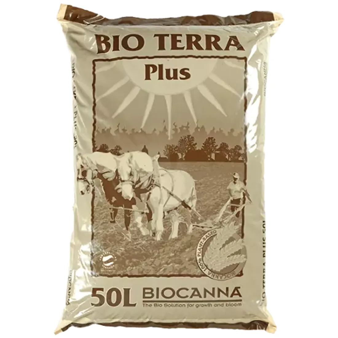 En stor, mørkegrå sæk med teksten "Canna Bio Terra Plus" prydet i hvidt og grønt. Sækken har en mat overflade og er lukket med en kraftig tape. Mønsteret er enkelt, med en logo-illustration og beskrivelse af produktet. Der er ingen synlige hulrum eller åbninger, og størrelsen indikerer en kapacitet på 50 liter.