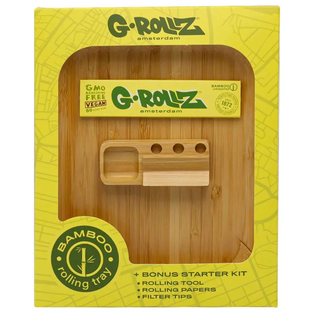 Et rektangulært skærebræt i bambus præsenterer en glat, lys overflade med en varm, gyldenbrun tone. Kanterne er let afrundede, og der er en diskret, indgraveret logo i det ene hjørne. Brættets tekstur er naturlig og åben, hvilket fremhæver træets åretegning. Den flade bund giver stabilitet, og brættet er let at håndtere.