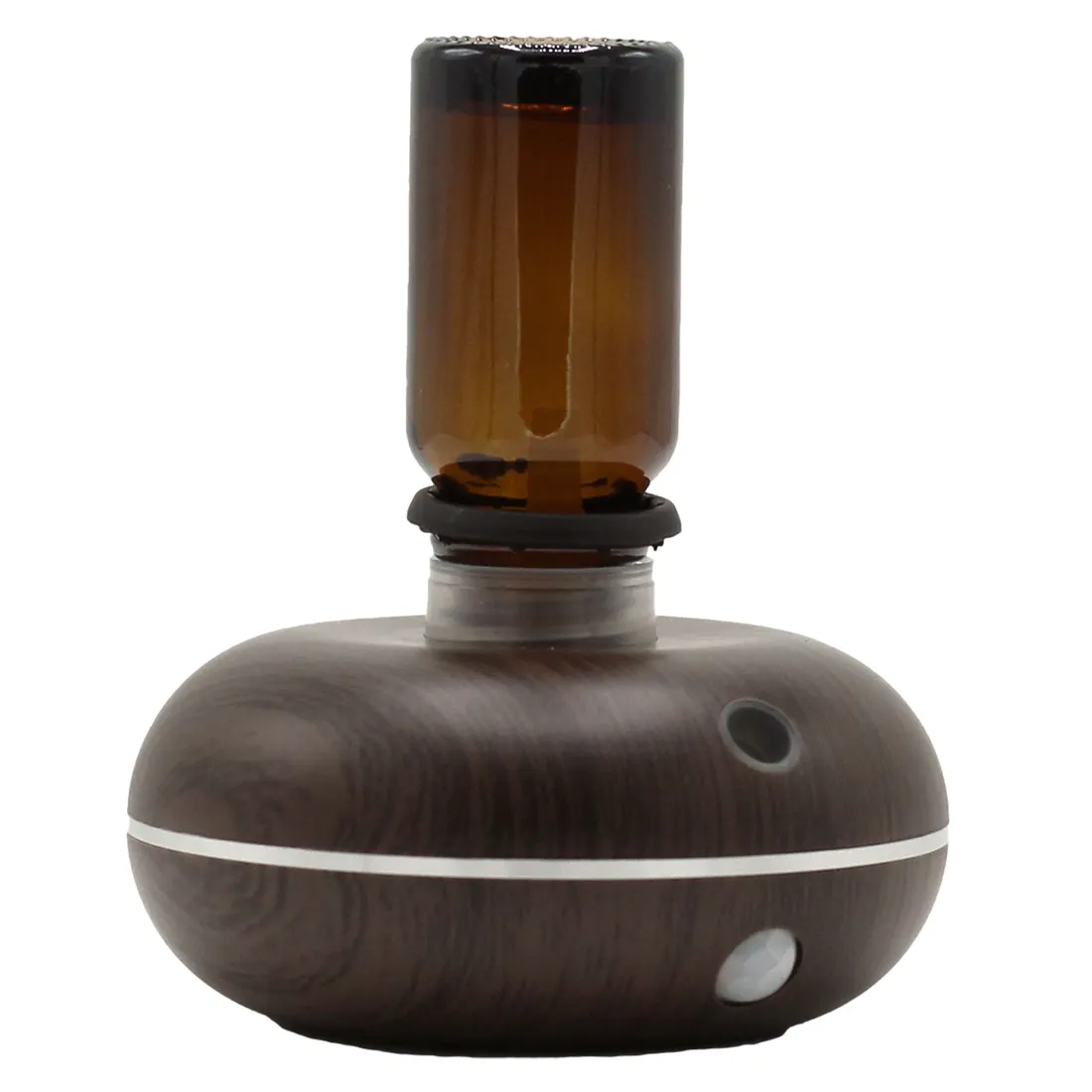 En kompakt, cylindrisk enhed med en glat, mat overflade i hvid farve. Den øverste del har et buet design, mens bunden er flad for stabilitet. En lille, rund knap er placeret på fronten, omgivet af et diskret, sølvfarvet ring. Der er ingen synlige ledninger, og enheden fremstår minimalistisk og moderne.