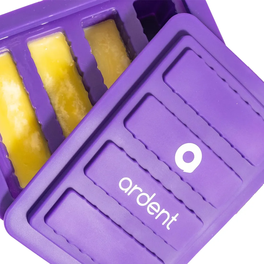 Ardent infusion mold præsentere en rektangulær form med bløde, afrundede kanter. Overfladen er fremstillet af gennemsigtigt silikone, der har en mat finish. Mønstret består af en række små, indvendige fordybninger, der skaber en struktureret tekstur. Farven er en lys, delikat nuance, der fremhæver materialets fleksibilitet og funktionalitet.