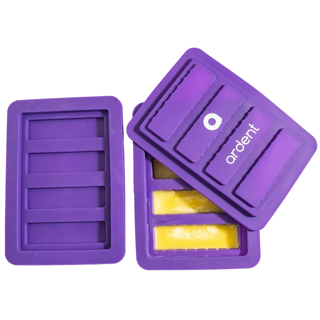 En silikoneform med flere hulrum i forskellige størrelser, designet til at skabe infusioner. Formen er blød og fleksibel med en glat overflade, der er let at rengøre. Farven er en lys, gennemsigtig nuance, der giver en modernistisk æstetik. Hvert hulrum er omkranset af tydelige kanter, som sikrer præcise former.